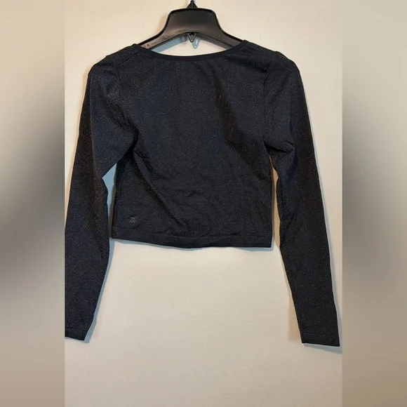 all in motion Black Metallic Cropped Long-Sleeve Top - Picture 5 of 7